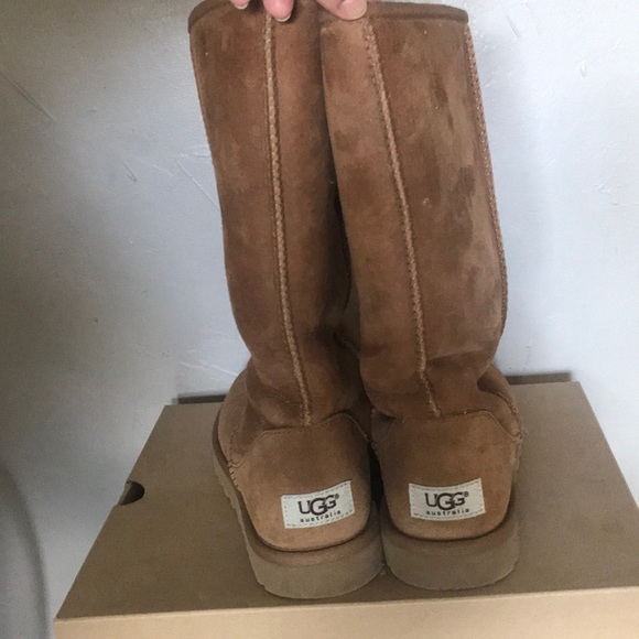 UGH boots - Picture 1 of 4